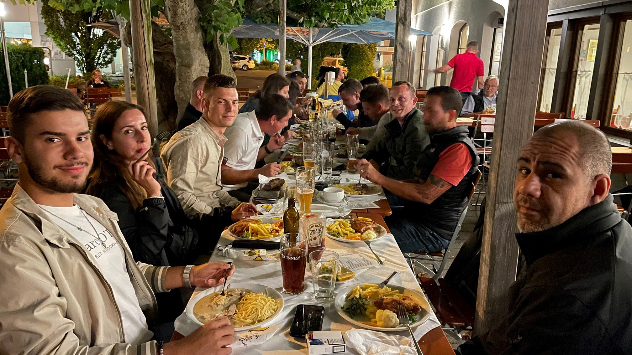 Zusammensein bei der Teamsitzung ...